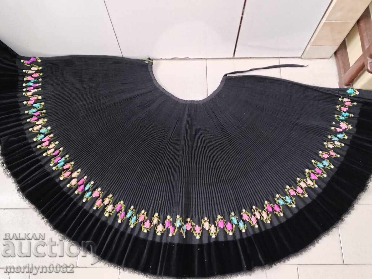 Auction Vintage embroidered velvet clutch bag Auction Vintage embroidered velvet clutch bag