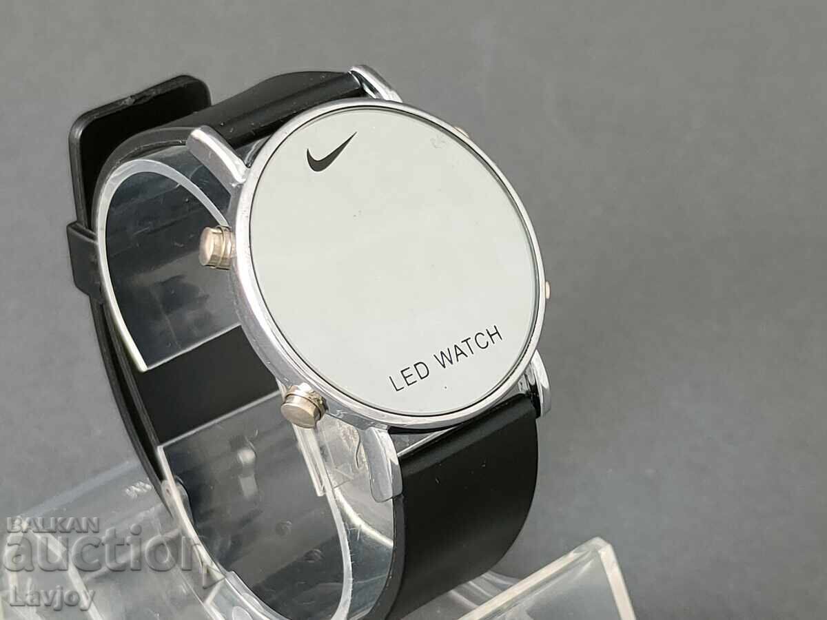 Auction Nike LED Wristwatch B.Z.C. from 0.01 St Auction Nike LED Wristwatch B.Z.C. from 0.01 St