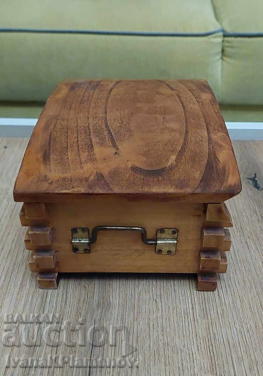 Auction  Wooden box for connoisseurs