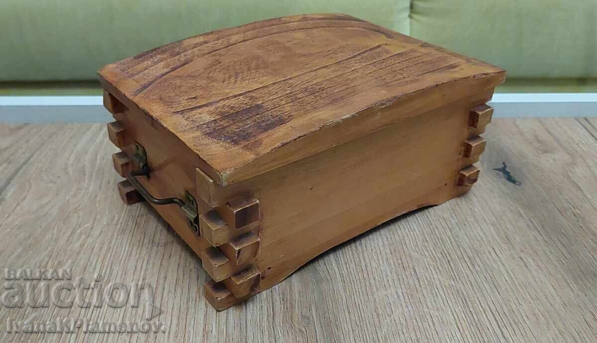 Wooden box for connoisseurs