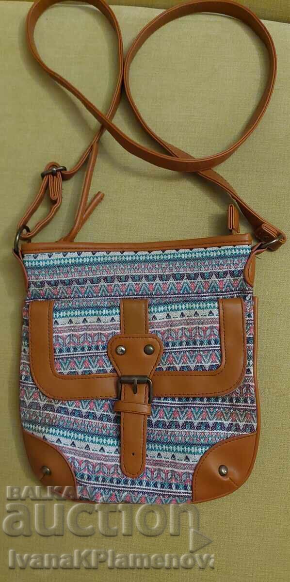 Γυναικεία τσάντα εξαιρετική με τιμή 20.00 BGN | € 10.23 Γυναικεία τσάντα εξαιρετική με τιμή 20.00 BGN | € 10.23