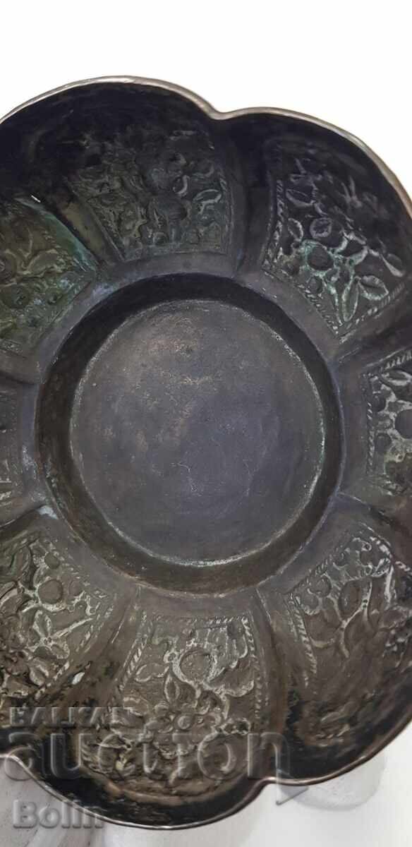 Παράδοση Σπάνιο αναγεννησιακό σφυρήλατο σκεύος, τας 19ος αιώνας Βαλκάνια Παράδοση Σπάνιο αναγεννησιακό σφυρήλατο σκεύος, τας 19ος αιώνας Βαλκάνια