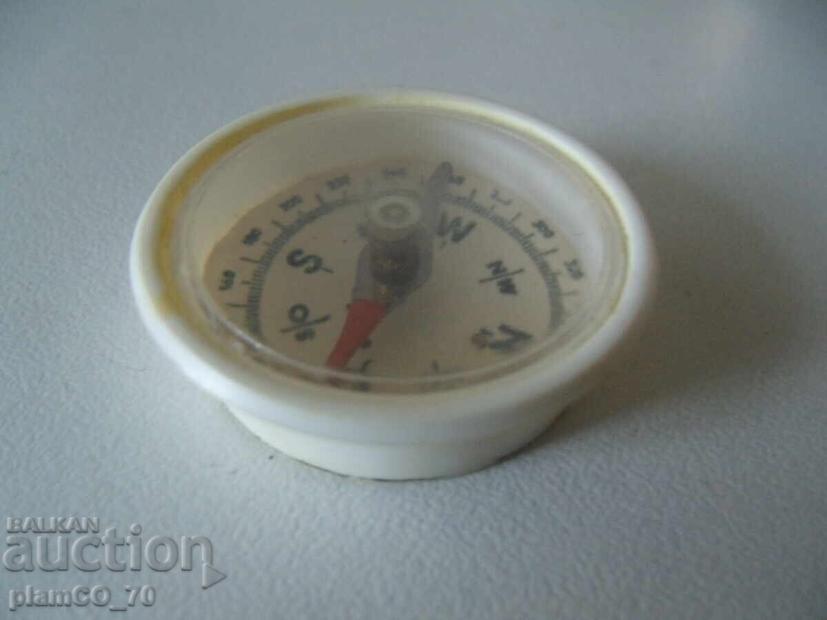 Auction №7944 old small compass - with box - diameter 3.5 cm Auction №7944 old small compass - with box - diameter 3.5 cm