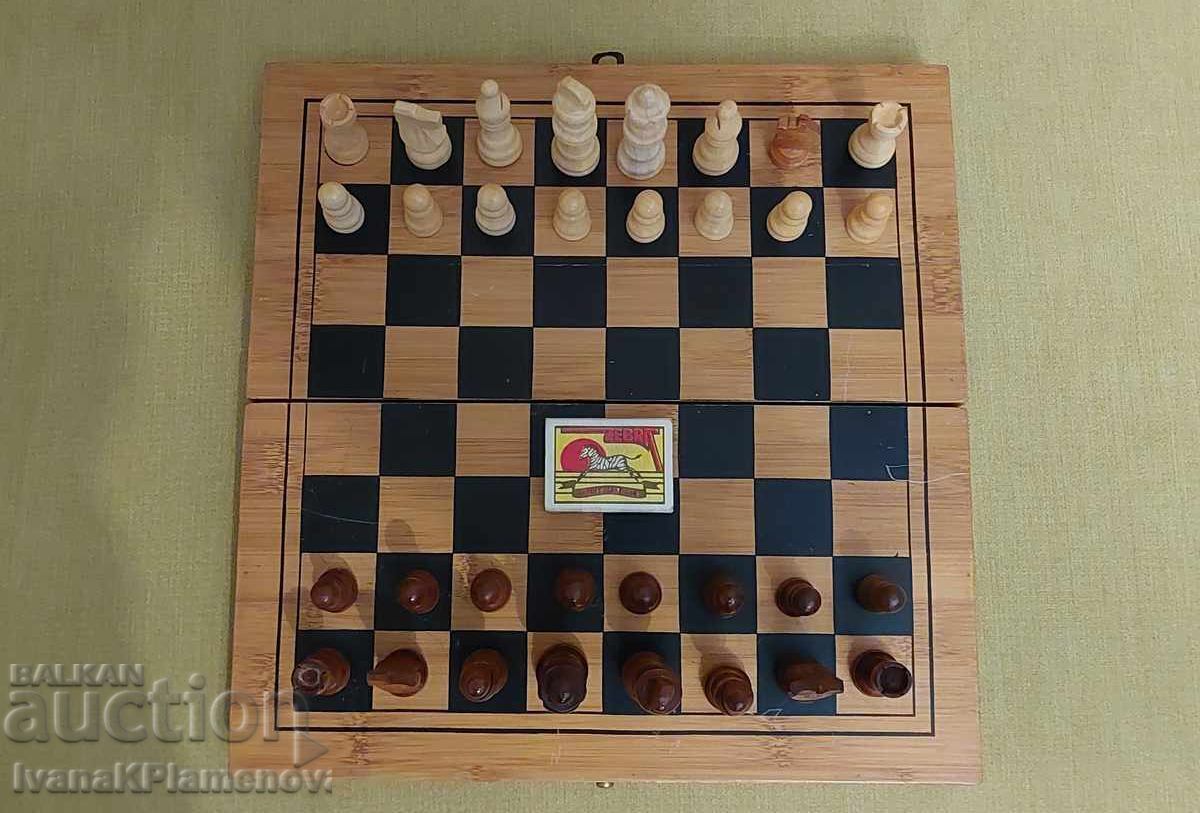 Delivery of Chess and backgammon 30cm figures wooden for connoisseurs Delivery of Chess and backgammon 30cm figures wooden for connoisseurs