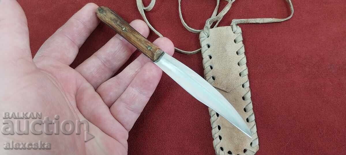 Măicuț de cuțit cu teacă cu preț 25.00 BGN | € 12.78