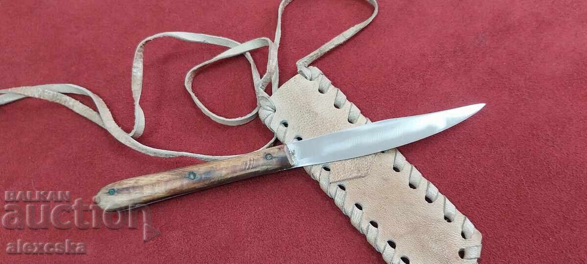 Livrarea Măicuț de cuțit cu teacă