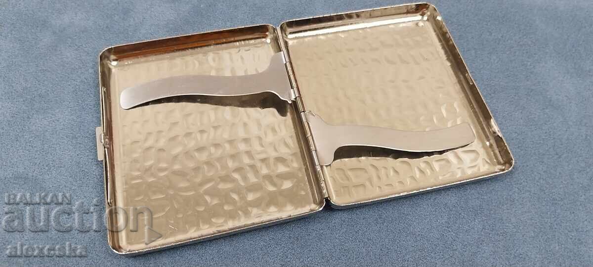 Delivery of Old snuff box Delivery of Old snuff box