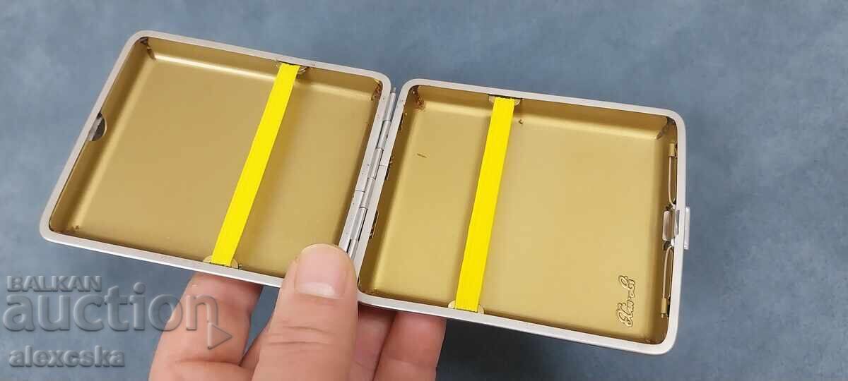 Ρετρό ταμπακιέρα με τιμή 20.00 BGN | € 10.23 Ρετρό ταμπακιέρα με τιμή 20.00 BGN | € 10.23