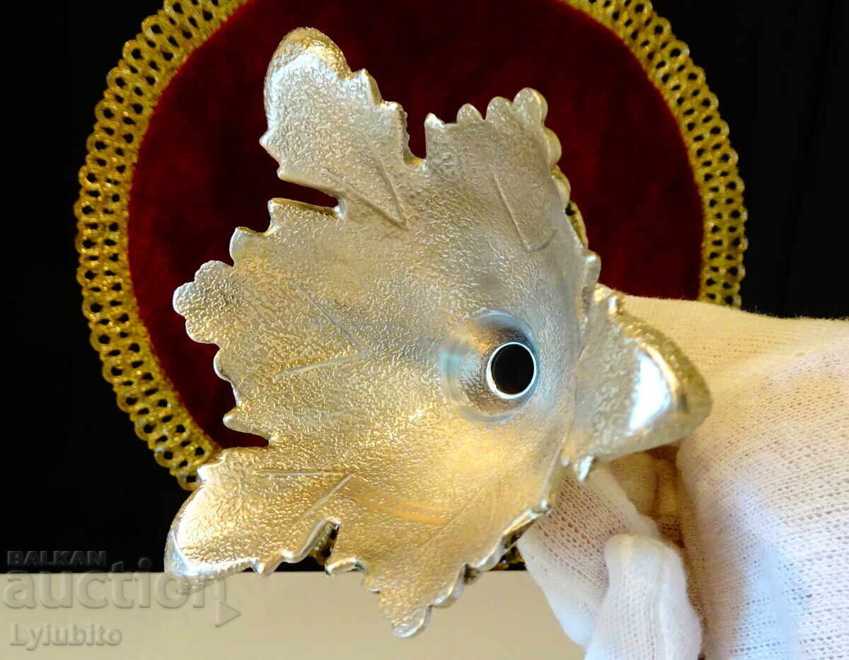 Ασημένιο κηροπήγιο με αμπέλια και σταφύλια, με σήμανση με τιμή 29.00 BGN | € 14.83