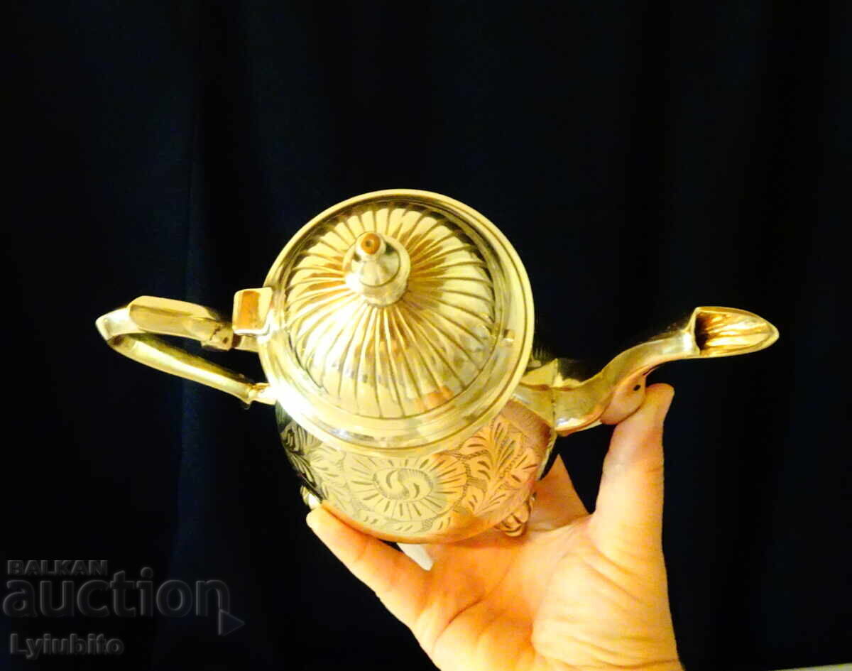 Delivery of Magnificent bronze jug 1 L., ornaments Delivery of Magnificent bronze jug 1 L., ornaments