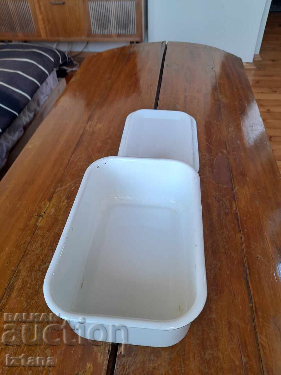 Delivery of Old enamel food box