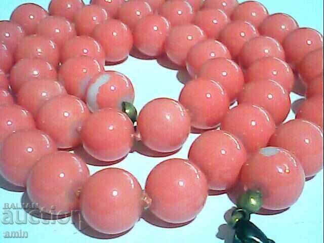 Delivery of Old beautiful pearl necklace Delivery of Old beautiful pearl necklace