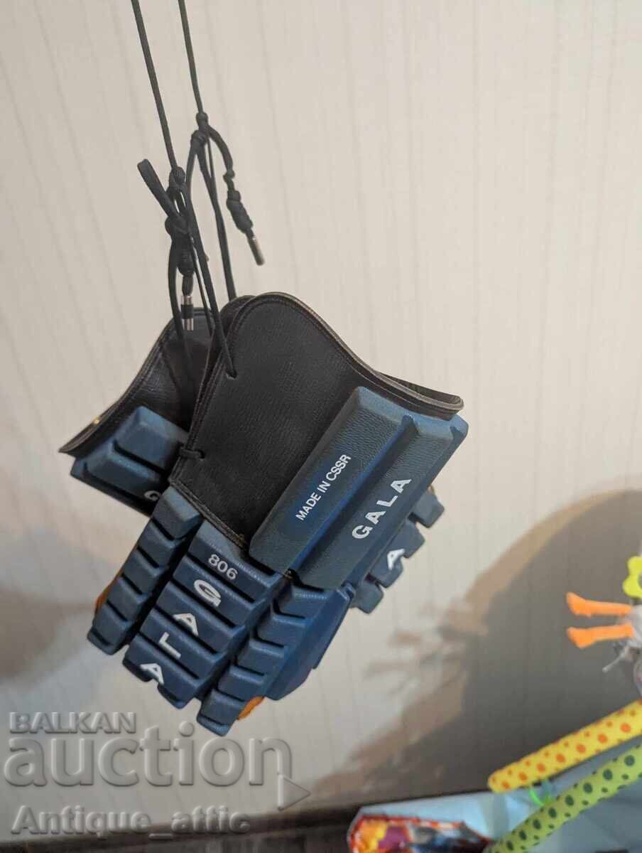 Hockey gloves GALA 806 Czechoslovakia, original Hockey gloves GALA 806 Czechoslovakia, original