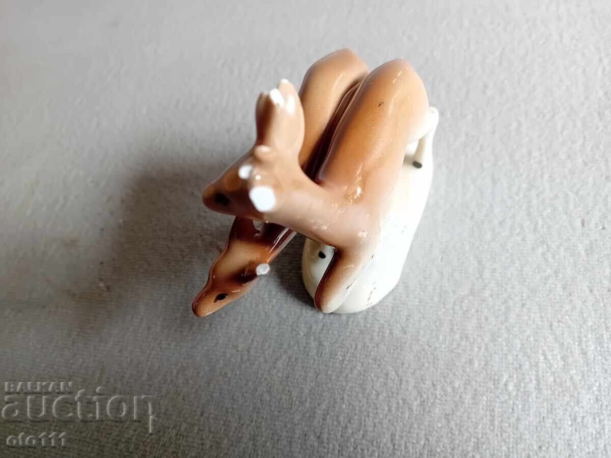 Auction OLD PORCELAIN STATUETTE, FIGURE OF A DEER AND DOE Auction OLD PORCELAIN STATUETTE, FIGURE OF A DEER AND DOE