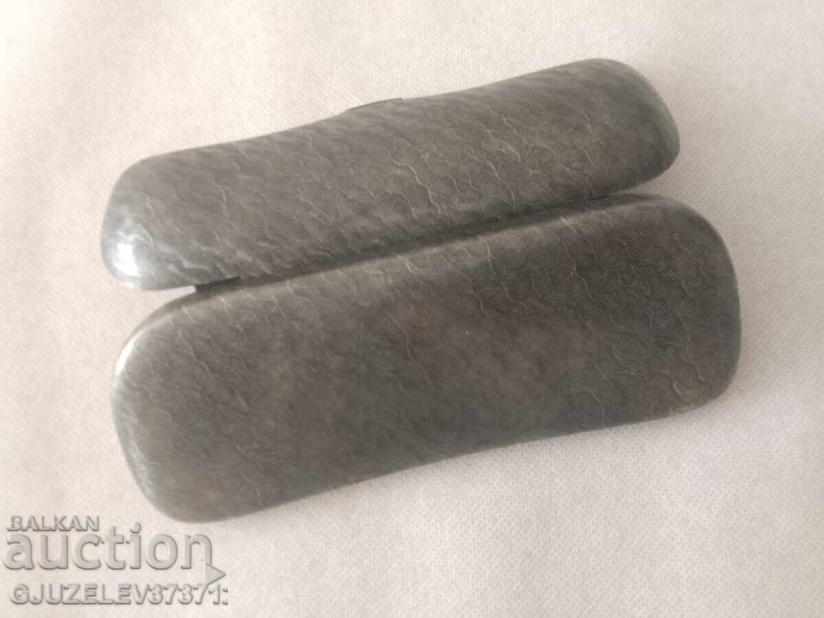 HUSA DE OCHELARI DE VEDERE VINTAGE, METAL cu preț 80.00 BGN | € 40.90 HUSA DE OCHELARI DE VEDERE VINTAGE, METAL cu preț 80.00 BGN | € 40.90