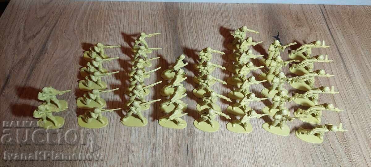 Collectible Figures, 40 Pieces with price 30.00 BGN | € 15.34 Collectible Figures, 40 Pieces with price 30.00 BGN | € 15.34