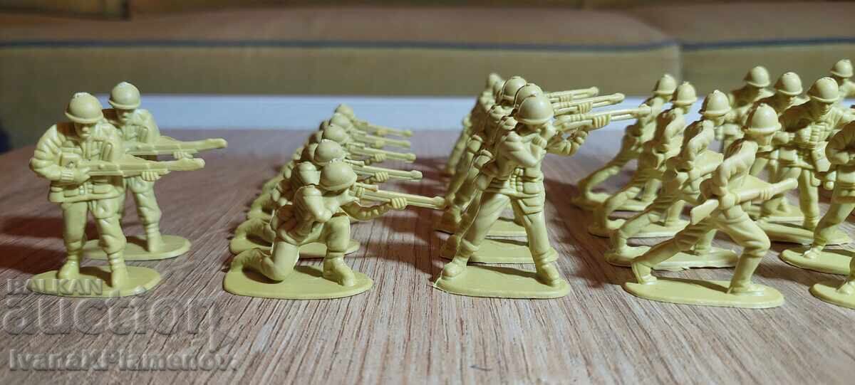 Auction Collectible Figures, 40 Pieces Auction Collectible Figures, 40 Pieces