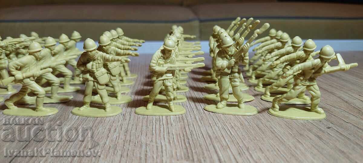 Delivery of Collectible Figures, 40 Pieces Delivery of Collectible Figures, 40 Pieces