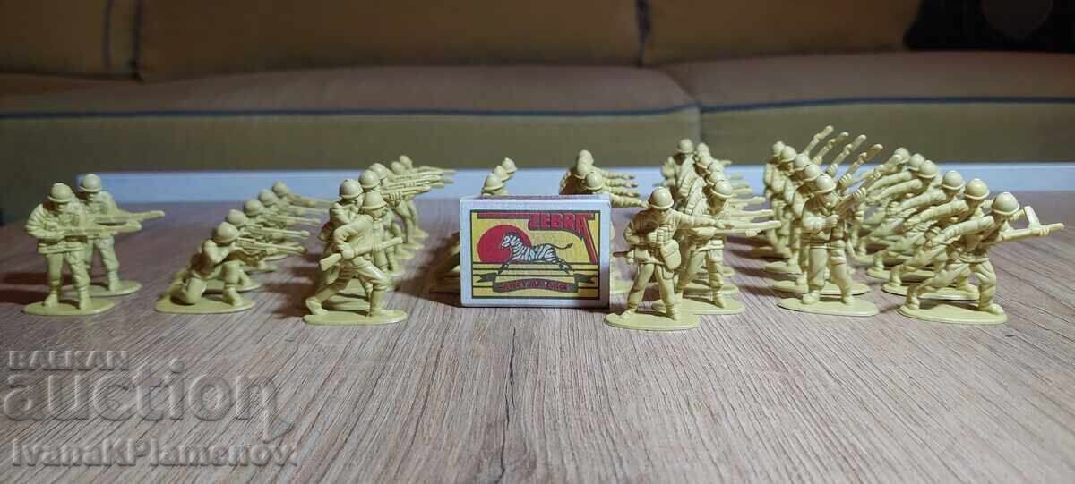 Collectible Figures, 40 Pieces - 5 Collectible Figures, 40 Pieces - 5