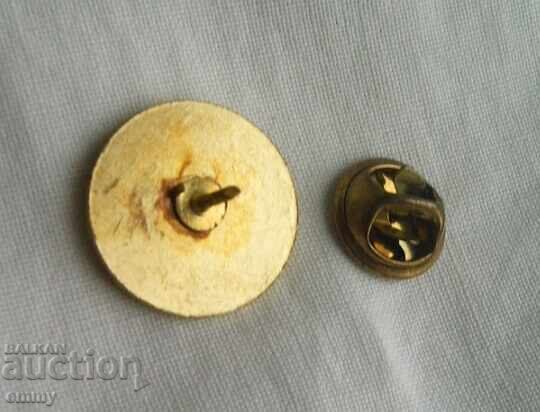 Emblemă fotbal logo - Clubul de fotbal "Roma" / Roma FC, Italia cu preț 3.00 BGN | € 1.53 Emblemă fotbal logo - Clubul de fotbal "Roma" / Roma FC, Italia cu preț 3.00 BGN | € 1.53