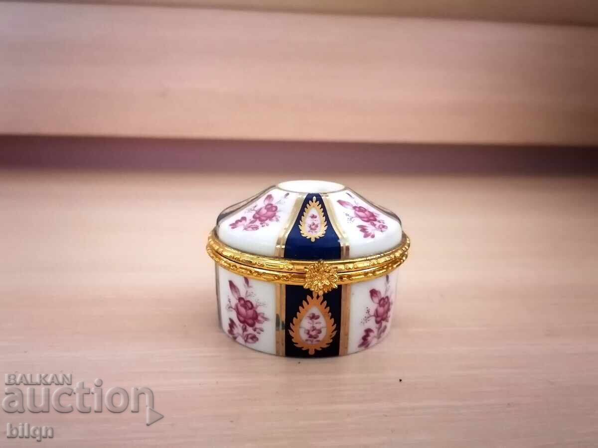 Δημοπρασία Όμορφη Πορσελάνινη Κουτί για Κοσμήματα Δημοπρασία Όμορφη Πορσελάνινη Κουτί για Κοσμήματα