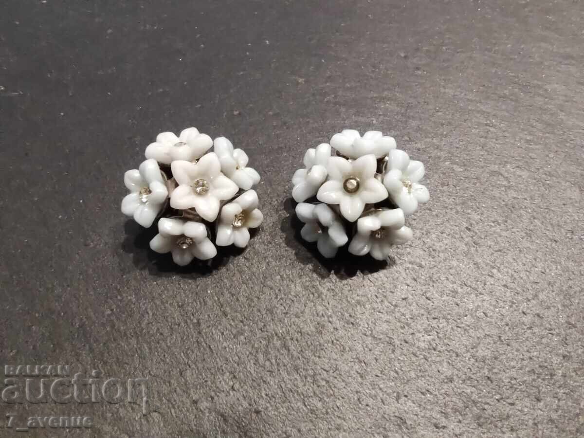 Earrings, romantic, 70s, 19.03.2025 with price 39.00 BGN | € 19.94 Earrings, romantic, 70s, 19.03.2025 with price 39.00 BGN | € 19.94