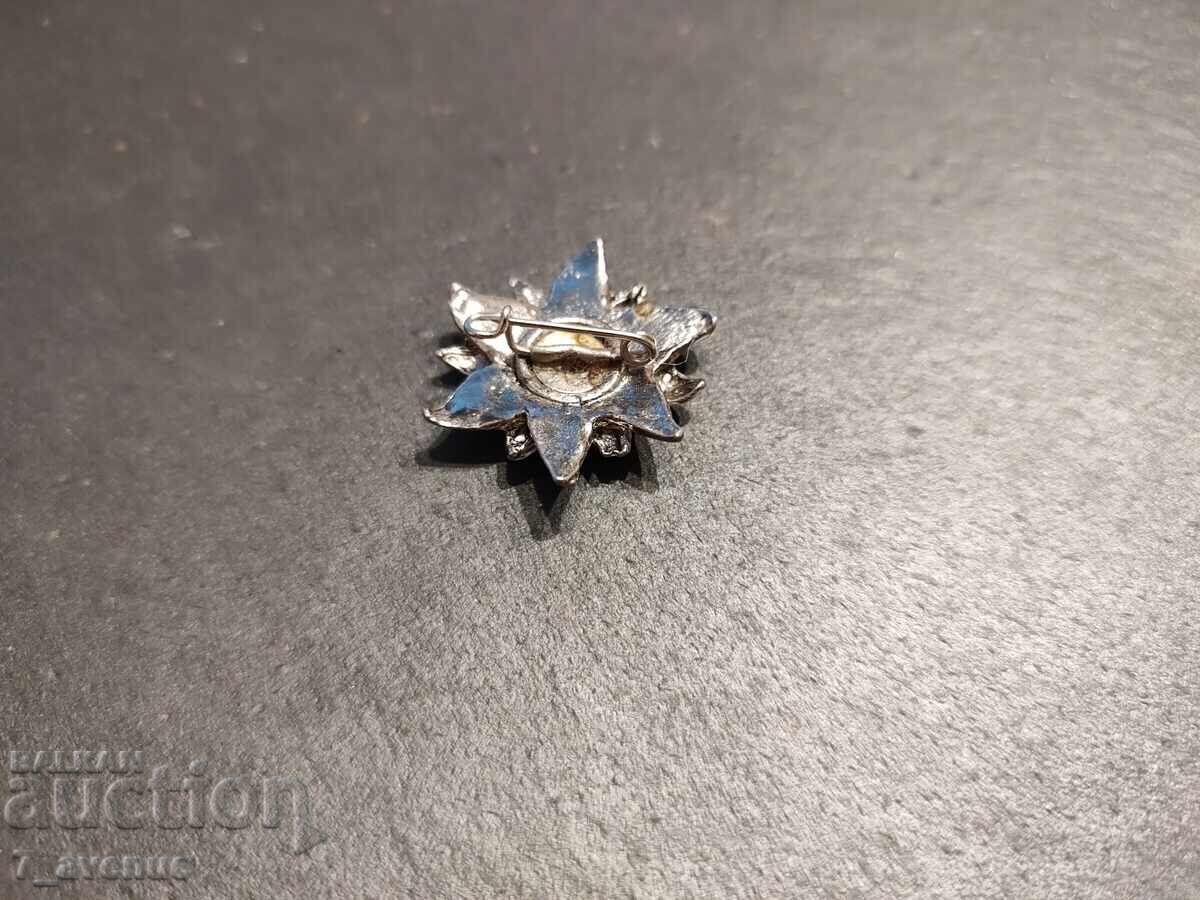 Delivery of Brooch, Edelweiss, enamel, very chic, 19.03.2025 Delivery of Brooch, Edelweiss, enamel, very chic, 19.03.2025