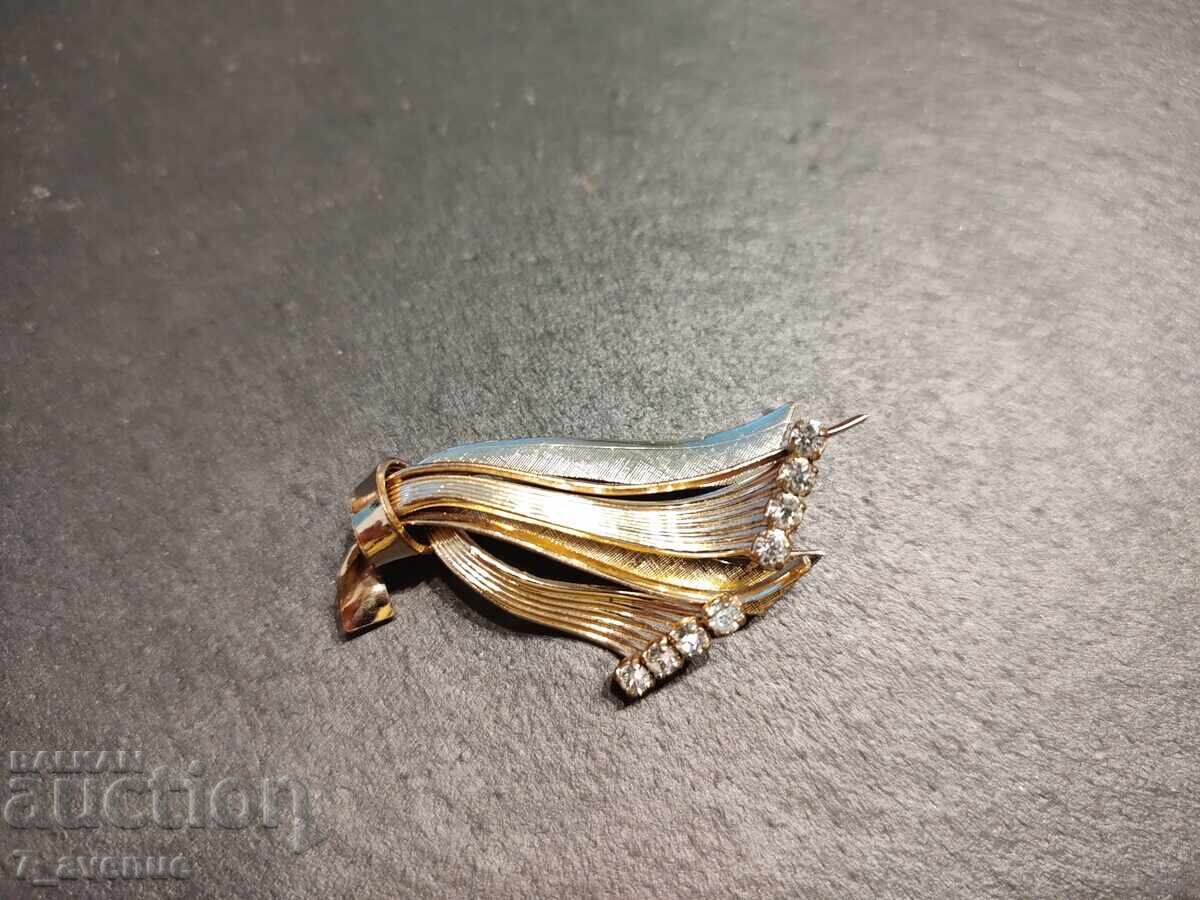 Brooch, gold plating, very chic, 19.03.2025 with price 33.00 BGN | € 16.87 Brooch, gold plating, very chic, 19.03.2025 with price 33.00 BGN | € 16.87