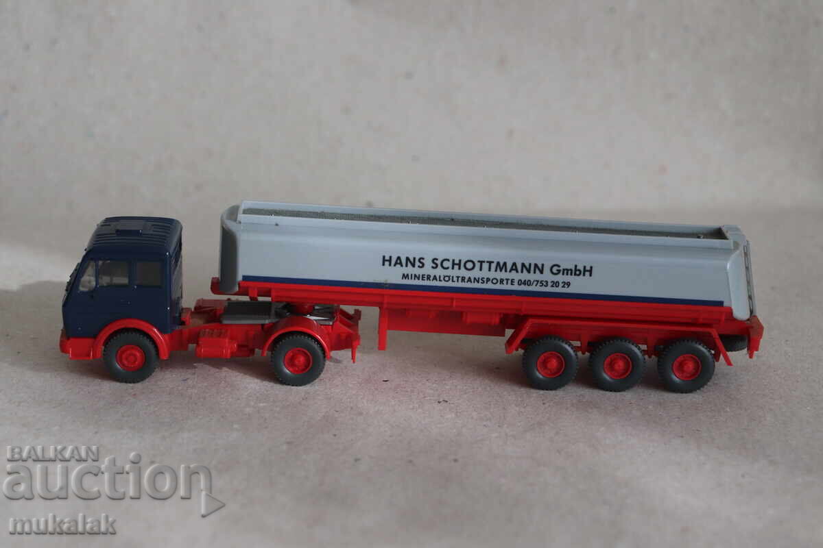 WIKING H0 1/87 MERCEDES TRUCK MODEL CAR TANKER with price 10.00 BGN | € 5.11 WIKING H0 1/87 MERCEDES TRUCK MODEL CAR TANKER with price 10.00 BGN | € 5.11