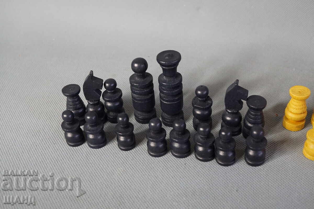 Auction Old wooden chess pieces with box Auction Old wooden chess pieces with box