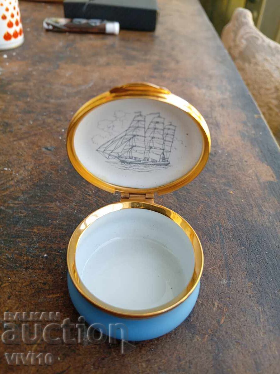 Auction  Antique jewelry box, bronze, gilding