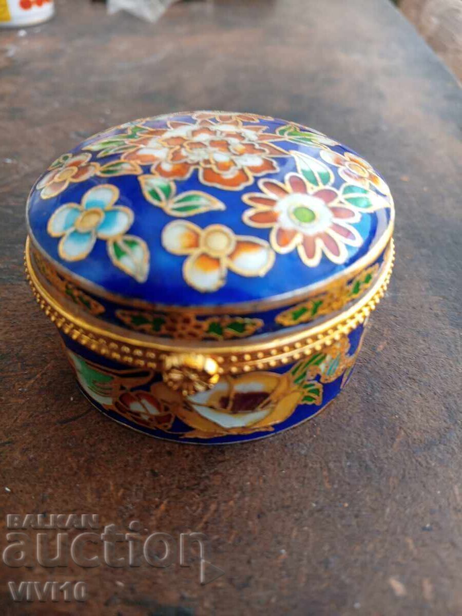 Cutie de bijuterii veche, bronz, Aurire, Cloisonné cu preț € 40.00 | 78.23 BGN Cutie de bijuterii veche, bronz, Aurire, Cloisonné cu preț € 40.00 | 78.23 BGN
