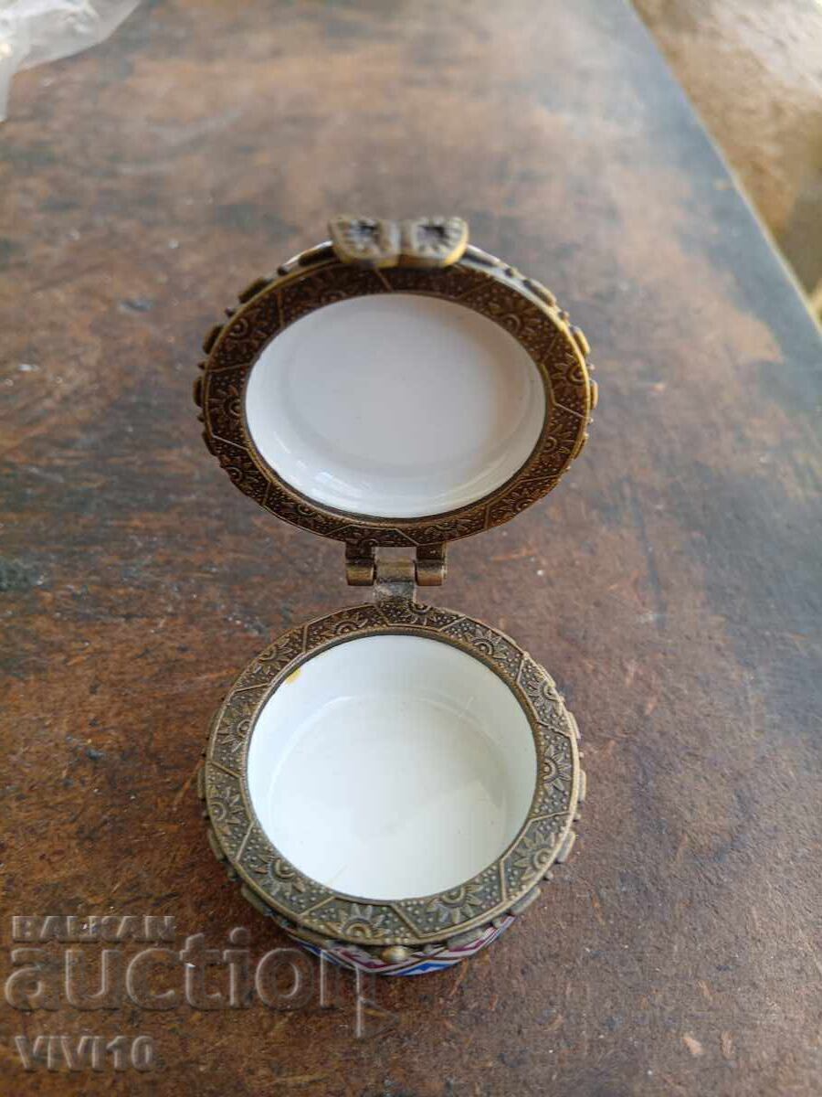Licitație Cutie de bijuterii antic, bronz, aurire