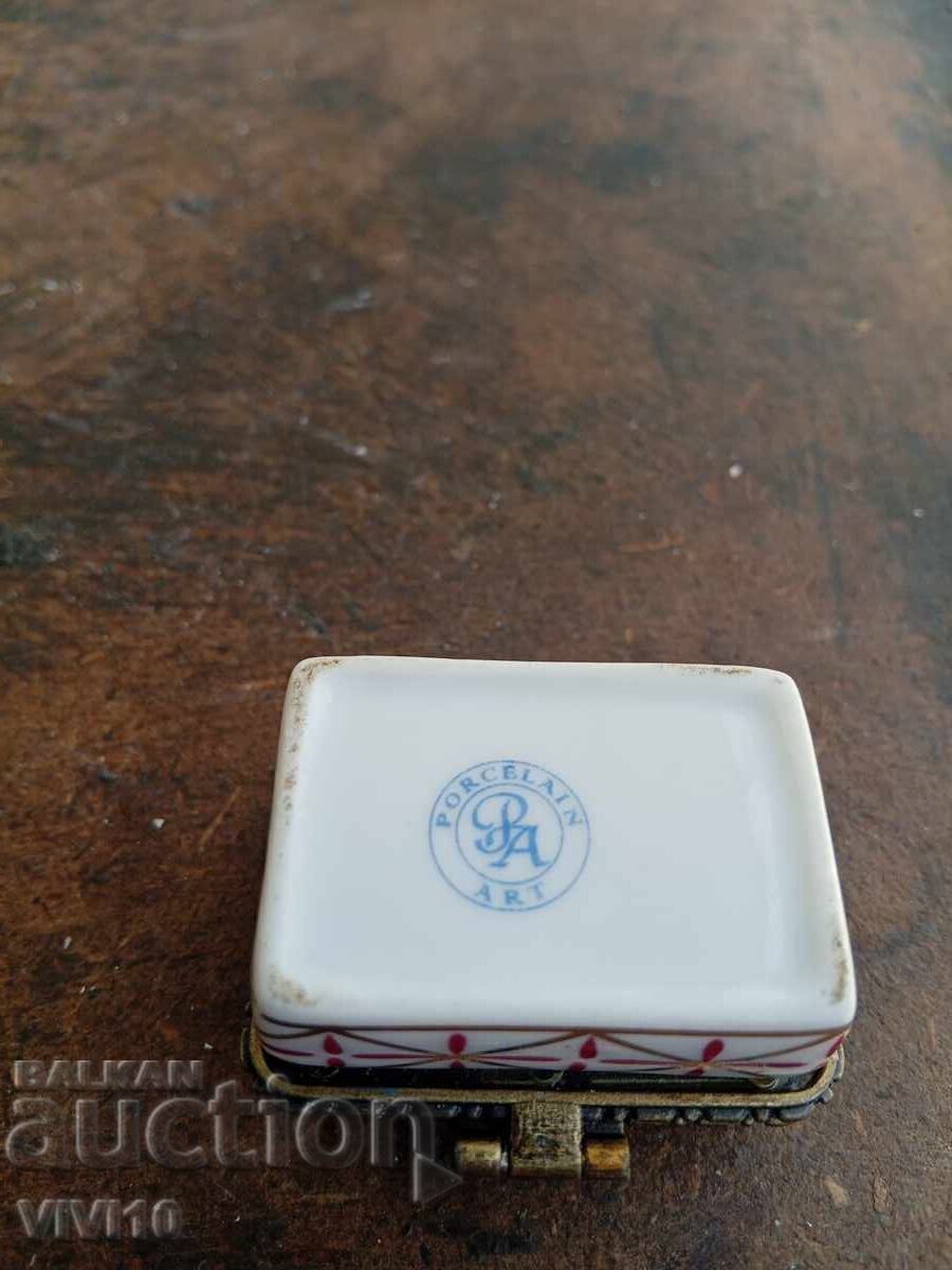 Аукцион Старинна кутия за бижута, бронз,Позлата