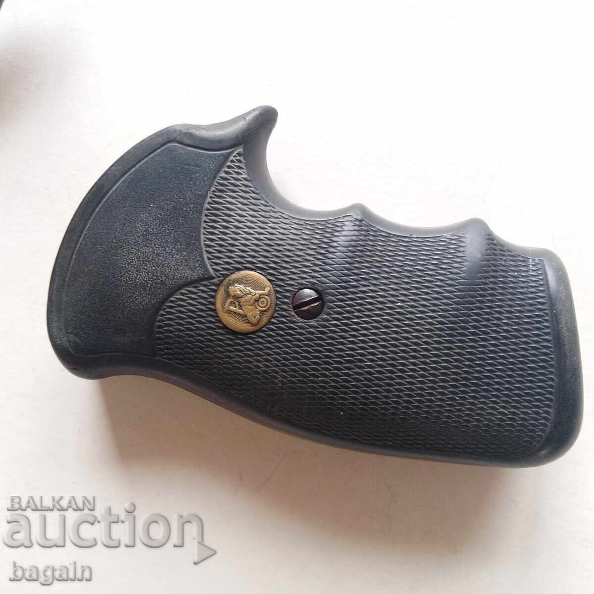 Ρεβόλβερ Ruger, λαβή - 5