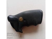 Revolver Ruger, mâner