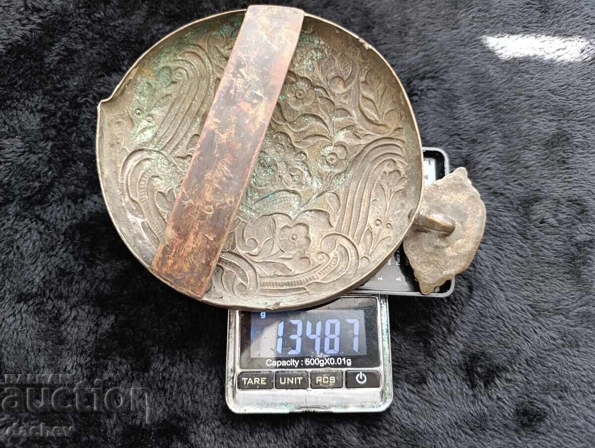 Livrarea Costum renascentist cu centură cu jumătate de cataramă din argint secolul al XIX-lea Livrarea Costum renascentist cu centură cu jumătate de cataramă din argint secolul al XIX-lea