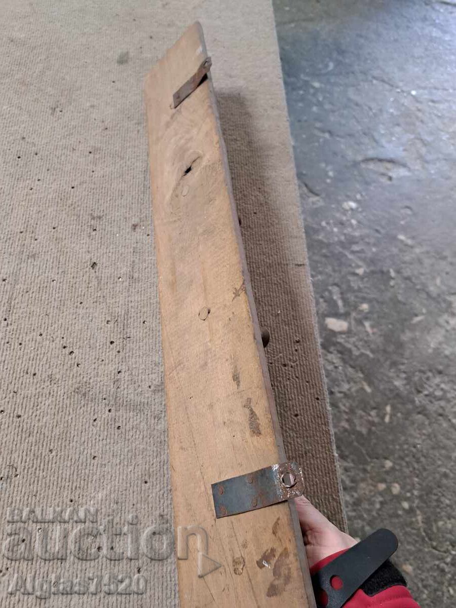 Παλιά ξύλινη κρεμάστρα με τιμή 14.00 BGN | € 7.16 Παλιά ξύλινη κρεμάστρα με τιμή 14.00 BGN | € 7.16