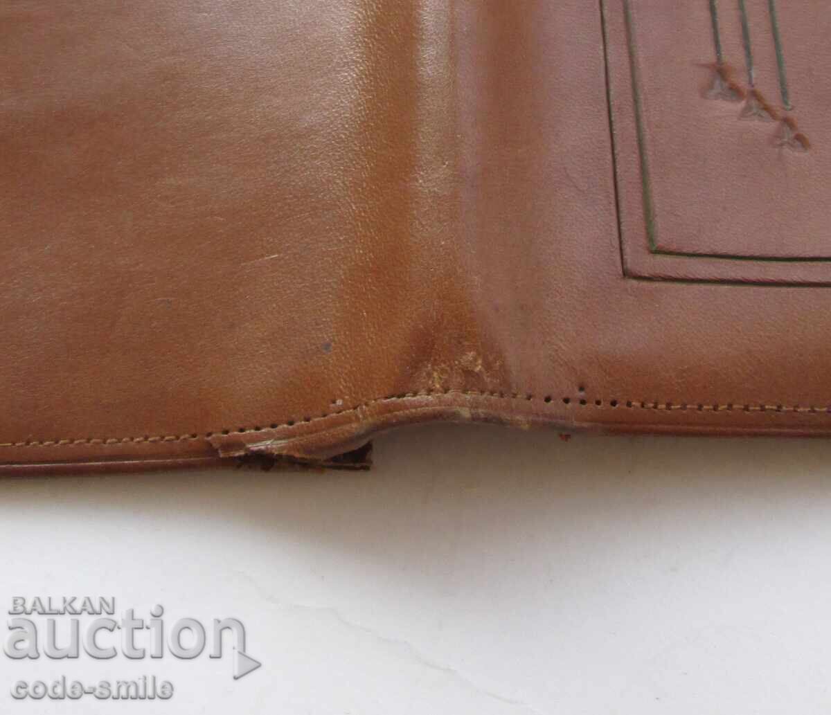 Delivery of Art Deco vintage men's leather wallet with decoration Delivery of Art Deco vintage men's leather wallet with decoration