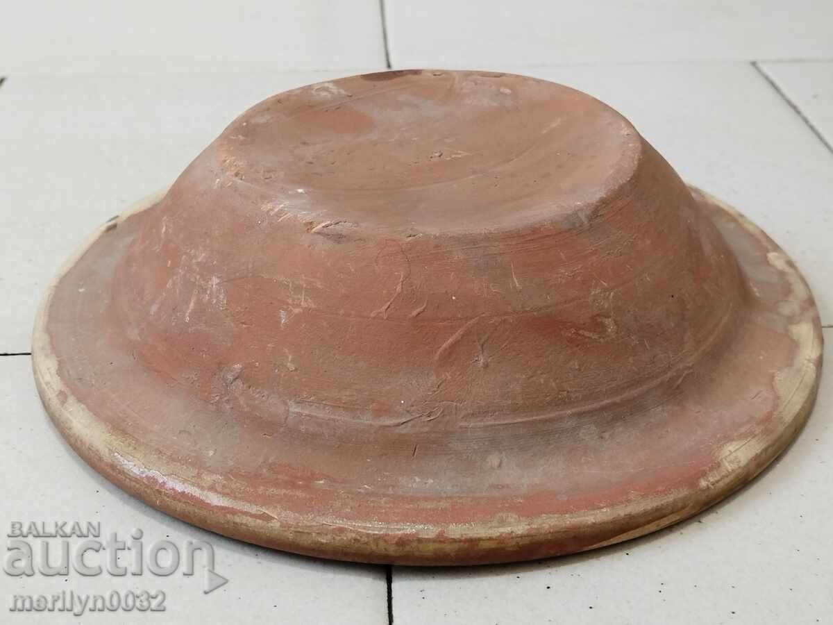 Delivery of Old clay pot, pottery, plate