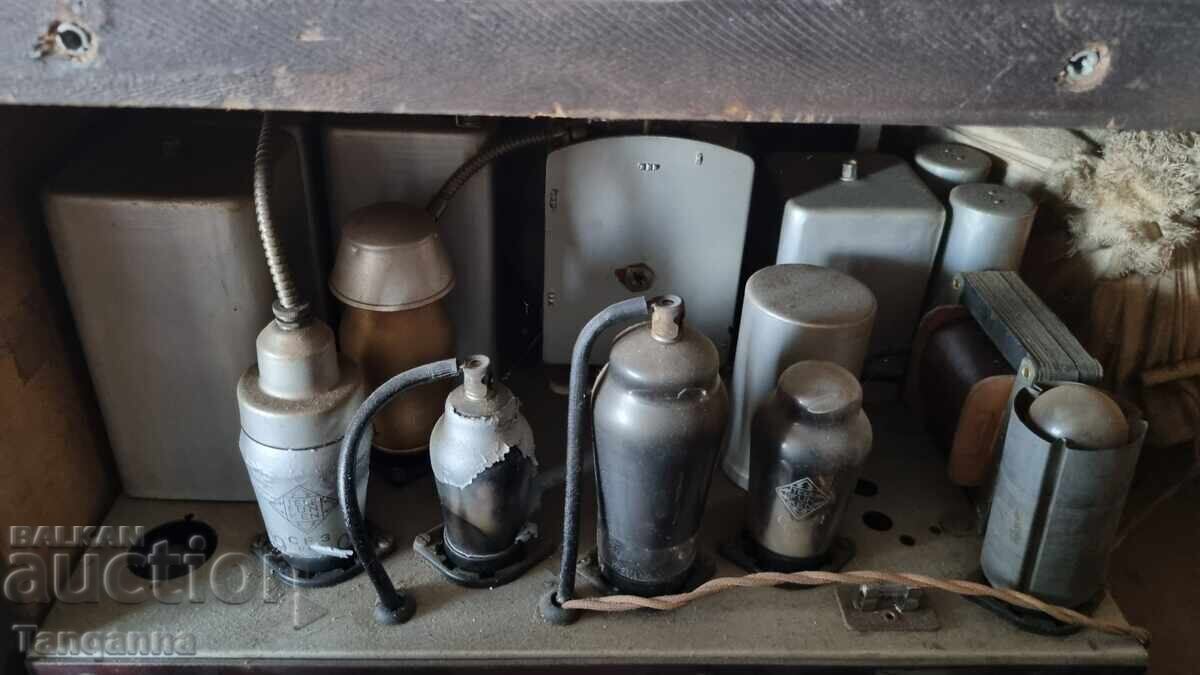 Delivery of Old radio receiver