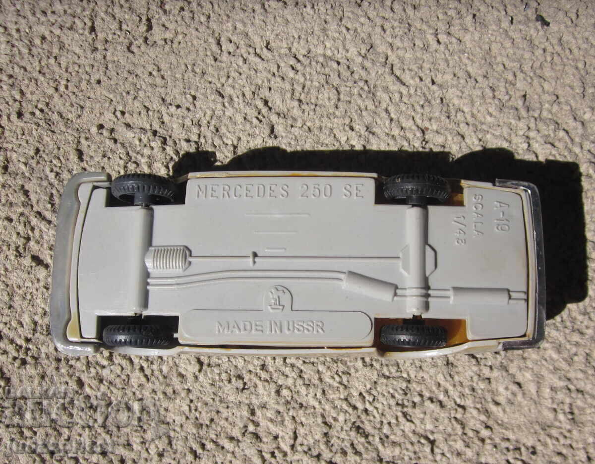 Аукцион USSR mercedes 250 SE мерцедес Руска Съветска играчка количка Аукцион USSR mercedes 250 SE мерцедес Руска Съветска играчка количка