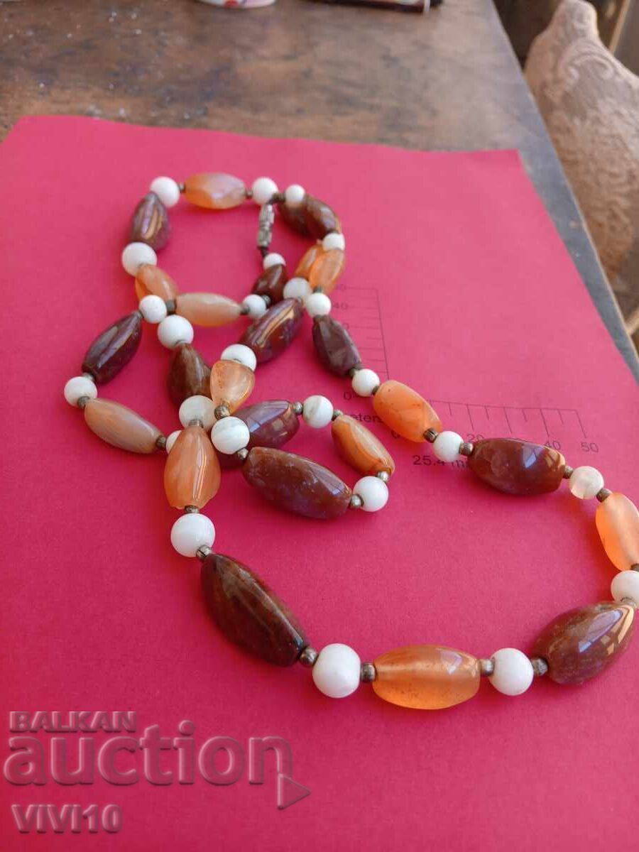 Colier vechi din pietre naturale, agate cu preț 50.00 BGN | € 25.56