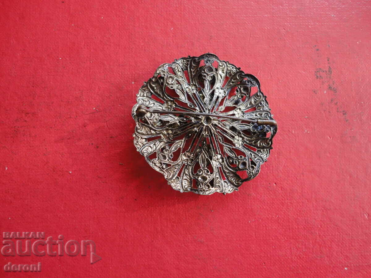 Delivery of Antique gold-plated brooch with stones 33 Delivery of Antique gold-plated brooch with stones 33