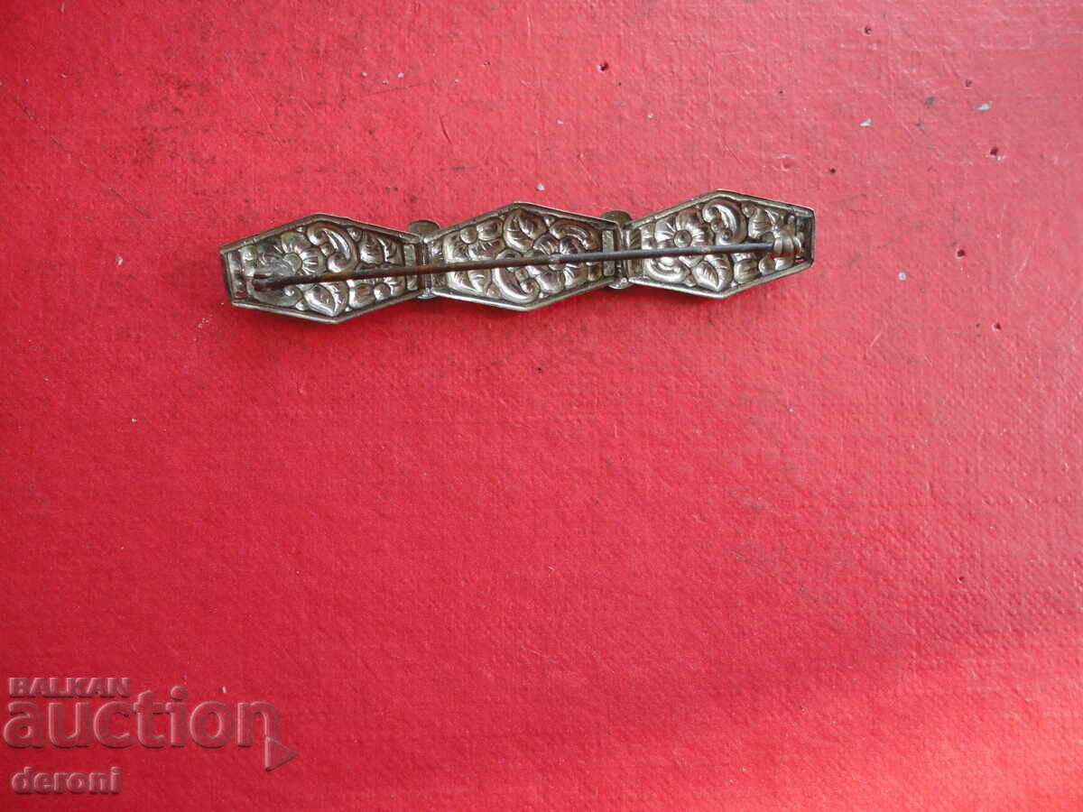 Delivery of Antique gold-plated brooch with stones 333 Delivery of Antique gold-plated brooch with stones 333