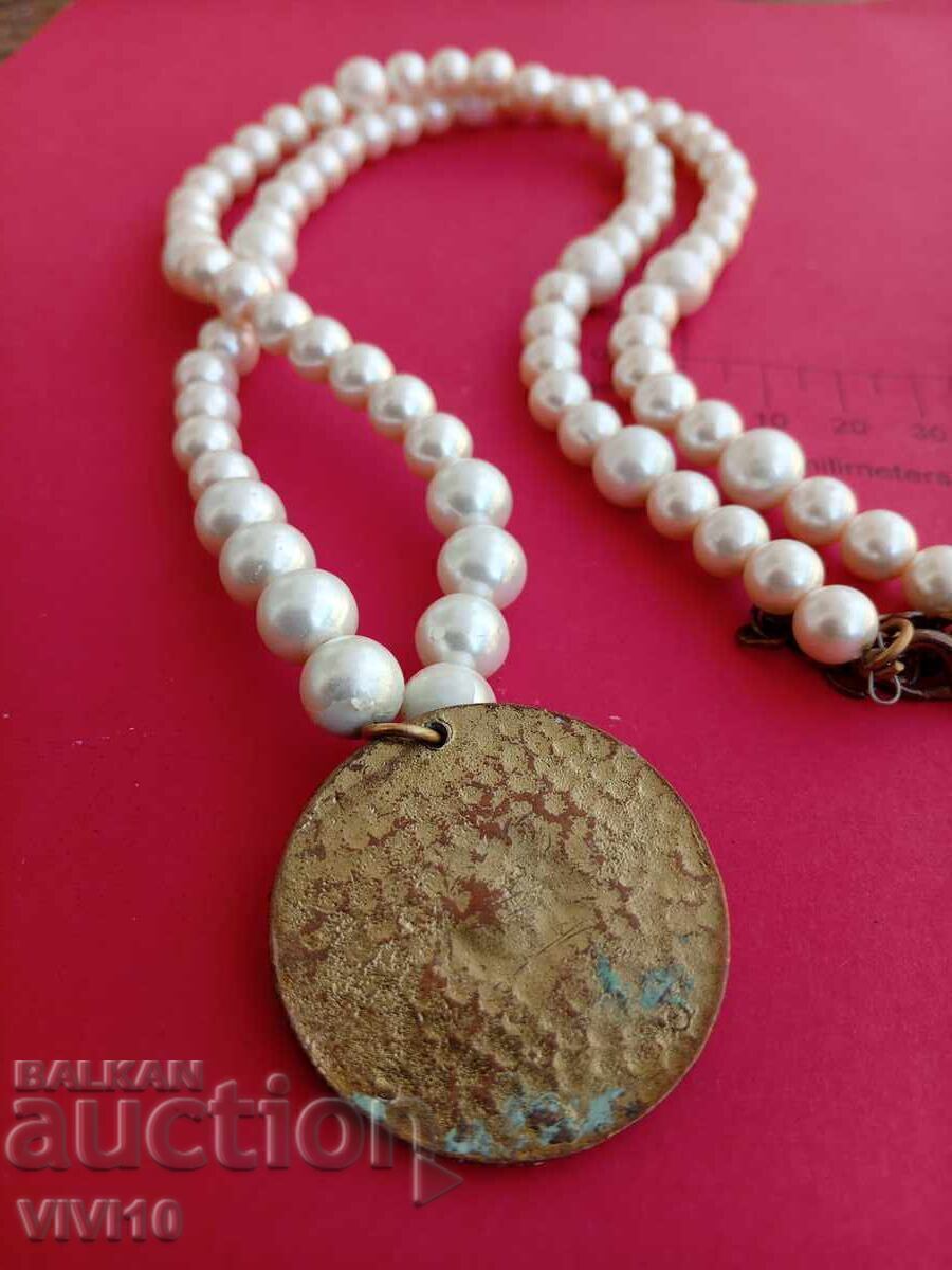 Colier vechi, perle și email cu preț € 20.00 | 39.12 BGN