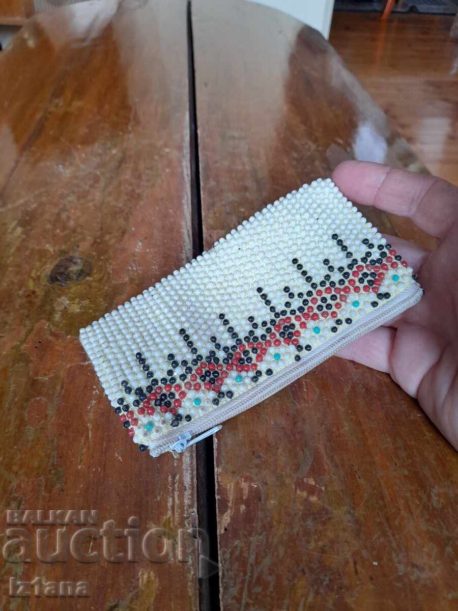 Delivery of Old beaded purse