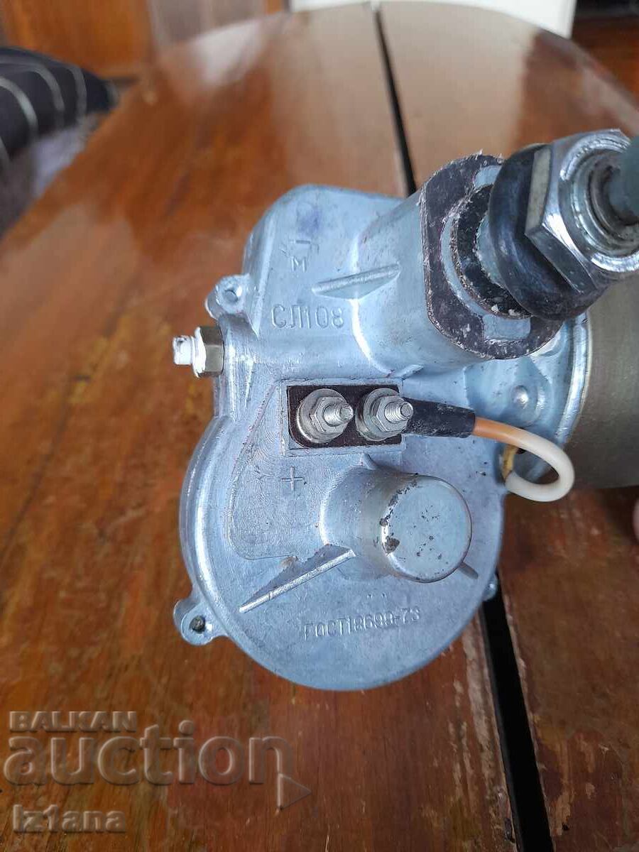 Auction  Old windshield wiper motor