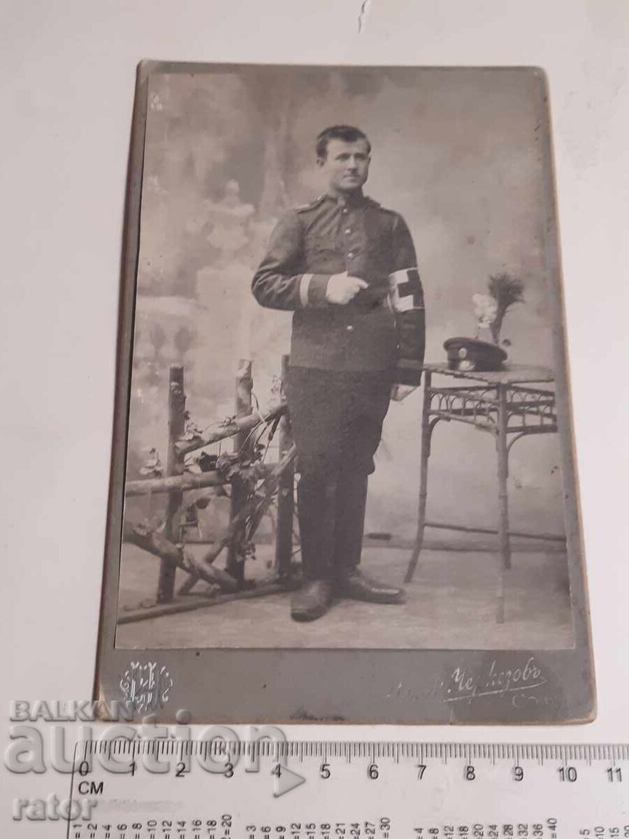 Παλιά φωτογραφία σε χαρτόνι - υγειονομικός, στρατιώτης, στρατός με τιμή € 3.99 | 7.80 BGN