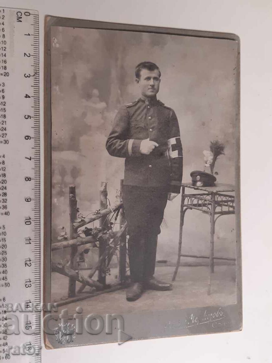 Fotografie veche pe carton - sanitar, soldat, armată Fotografie veche pe carton - sanitar, soldat, armată